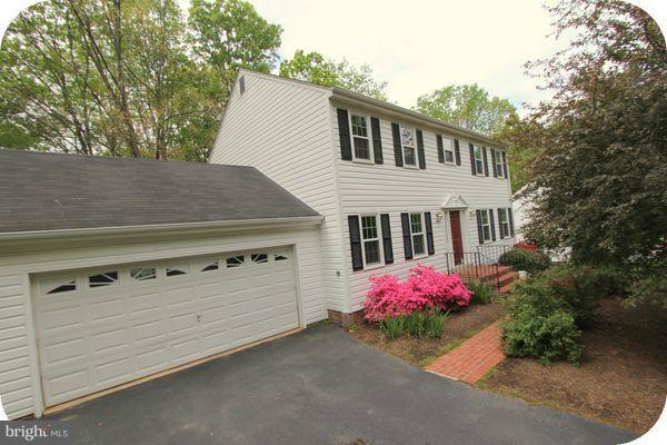 10739 Midsummer Drive Reston, VA 20191 - Photo 22 of 30 Exterior (Front)