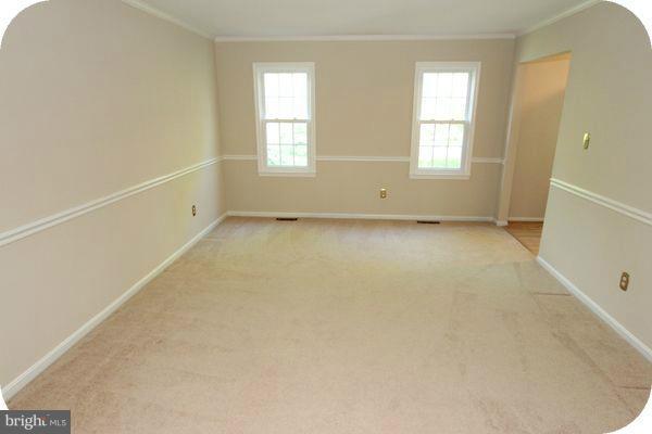 10739 Midsummer Drive Reston, VA 20191 - Photo 25 of 30 Living Room