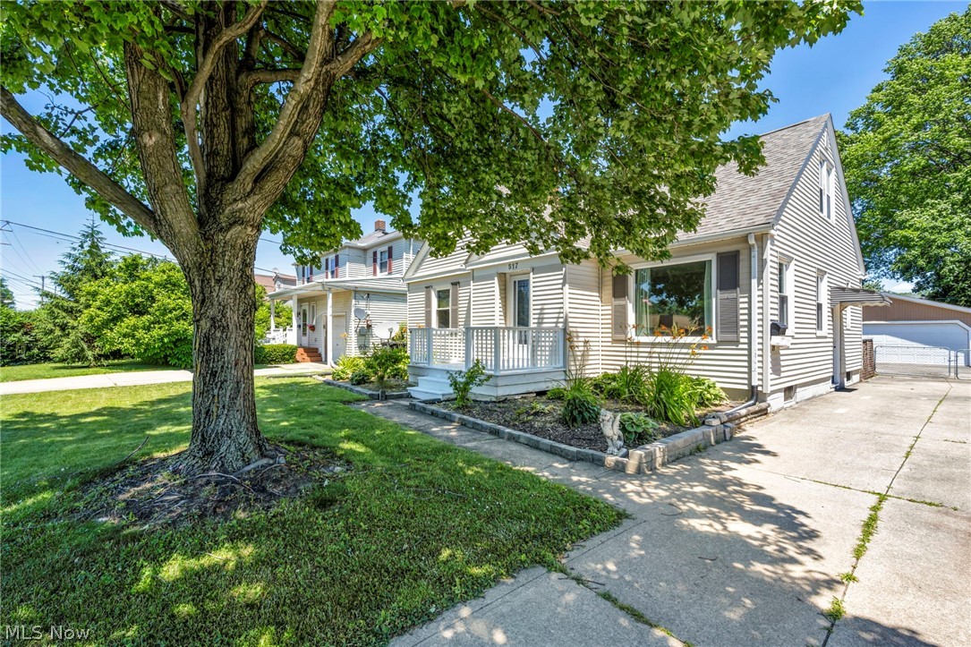 517 Gulf Road Elyria, OH 44035 - Photo 3 of 43