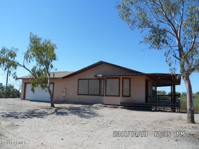 926 North Acacia Road Apache Junction, AZ 85119 - Photo 4 of 25 Side