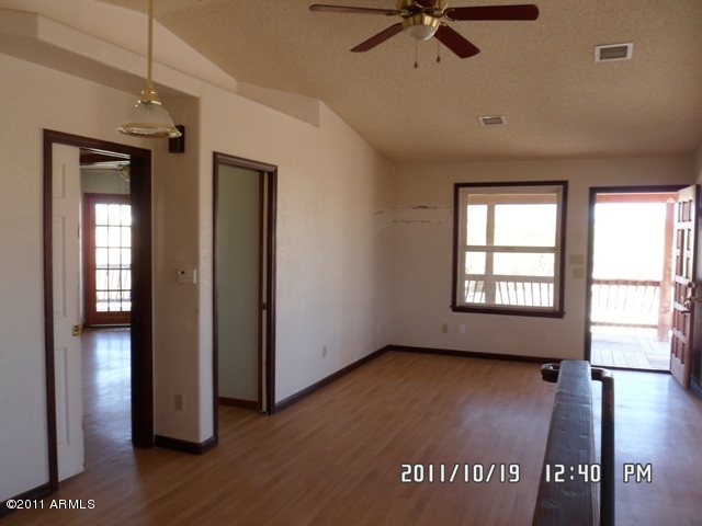 926 North Acacia Road Apache Junction, AZ 85119 - Photo 6 of 25 Living