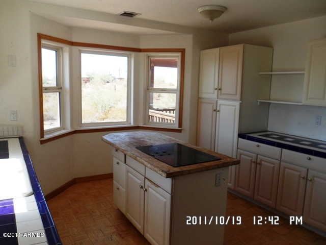 926 North Acacia Road Apache Junction, AZ 85119 - Photo 8 of 25 Kitchen