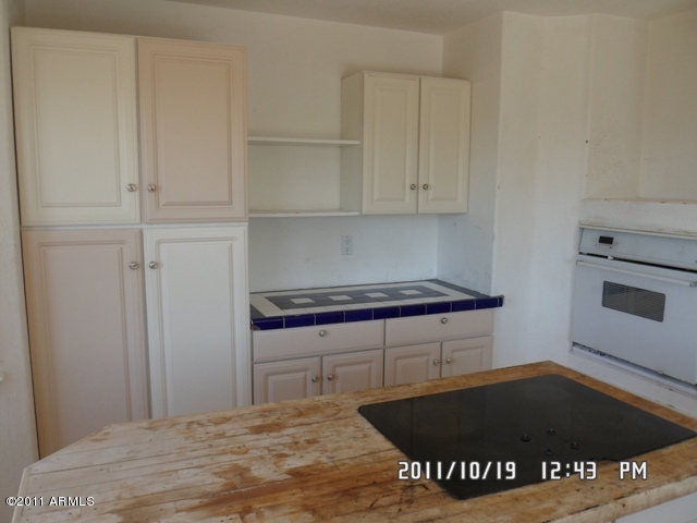 926 North Acacia Road Apache Junction, AZ 85119 - Photo 9 of 25 Kitchen