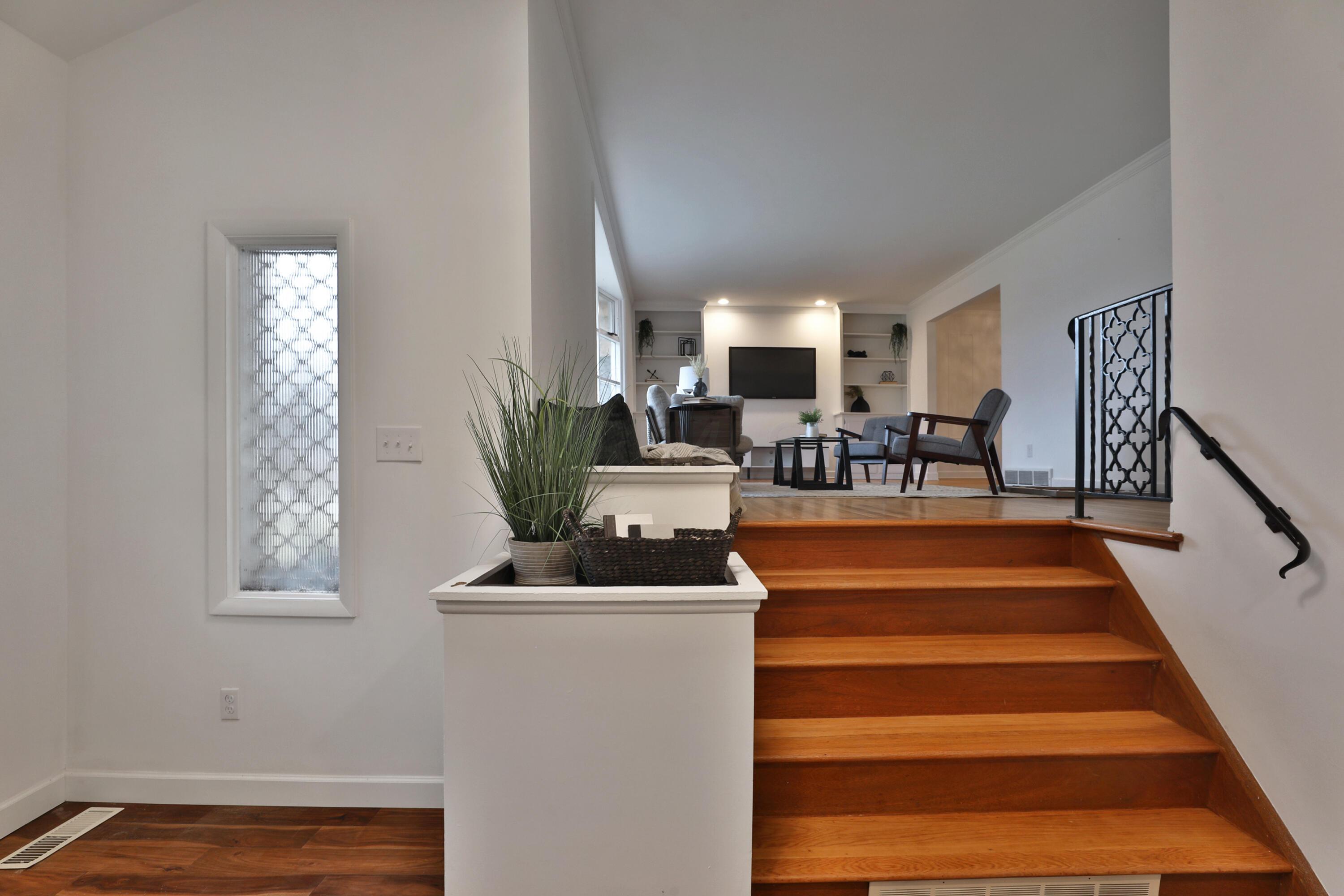 2217 Haverford Road Columbus, OH 43220 - Photo 5 of 50 2217-Haverford-05