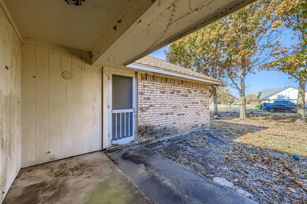 655 East Reindeer Road Lancaster, TX 75146 - Photo 4 of 6 Back patio of home.