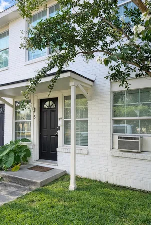 $850 | 905 Oakhurst Street, Houston, TX 77023