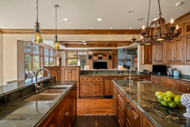 $14,995,000 | 4513 North Hewitts Point Road, Oconomowoc, WI 53066