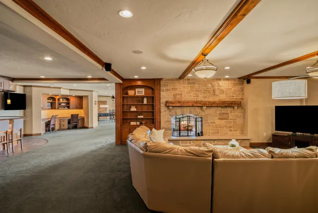 $14,995,000 | 4513 North Hewitts Point Road, Oconomowoc, WI 53066