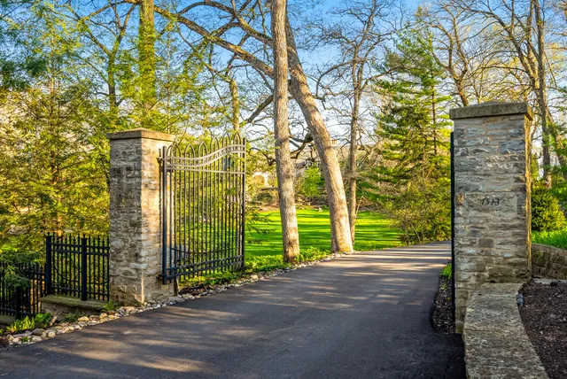 $14,995,000 | 4513 North Hewitts Point Road, Oconomowoc, WI 53066