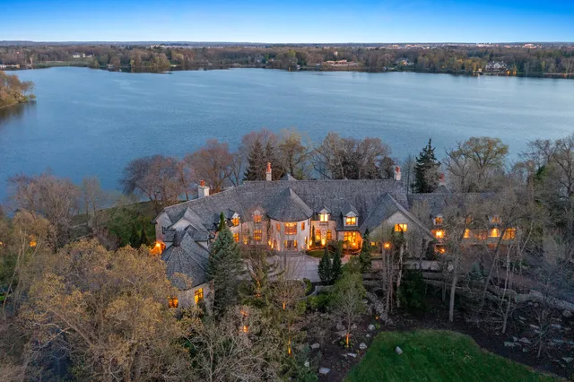 $14,995,000 | 4513 North Hewitts Point Road, Oconomowoc, WI 53066