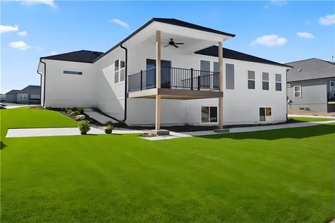 $447,600 | 805 Solomon Drive, Lone Jack, MO 64086