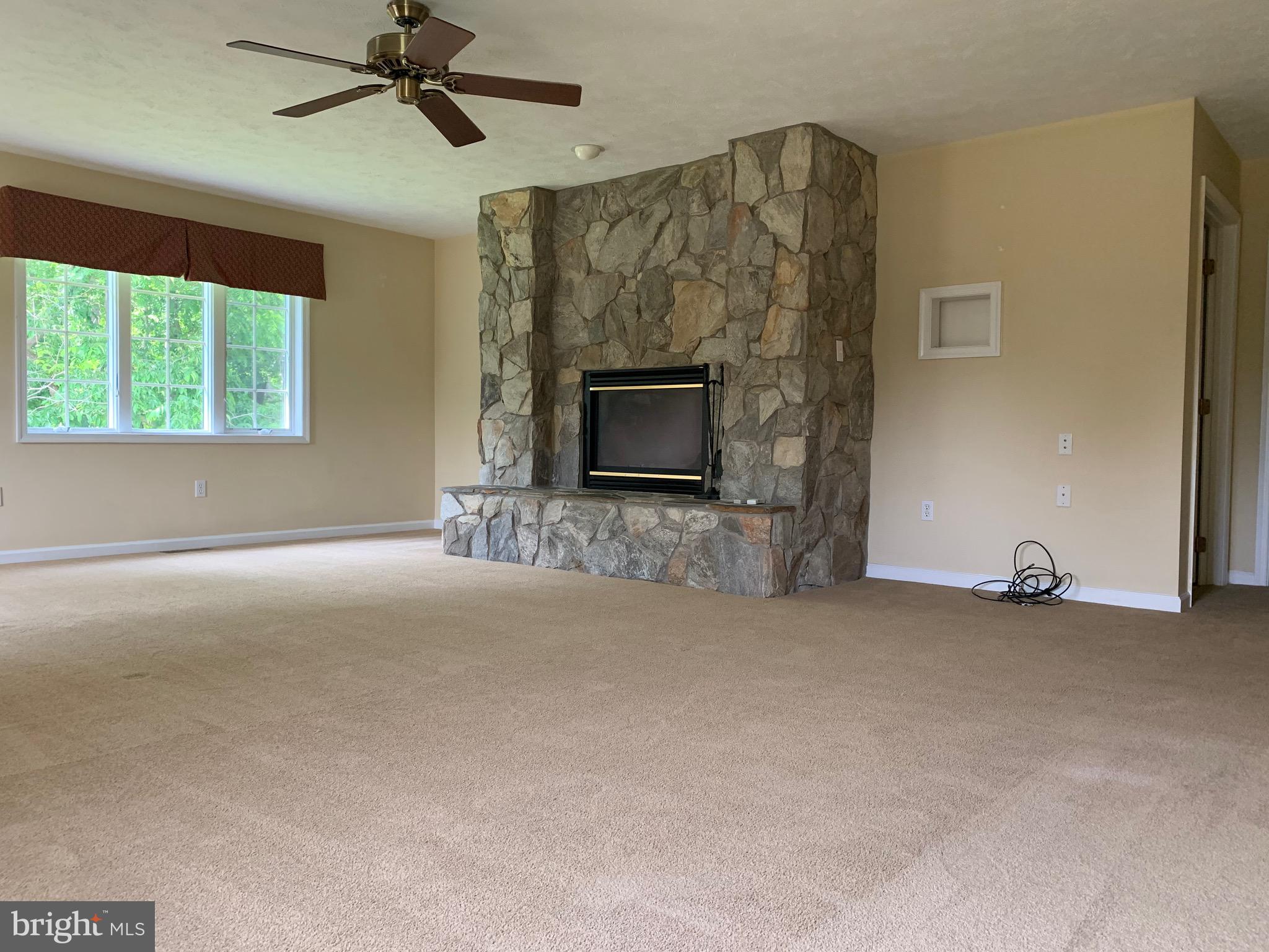 8474 Leeds Manor Road Warrenton, VA 20186 - Photo 13 of 38 Primary bedroom on main level