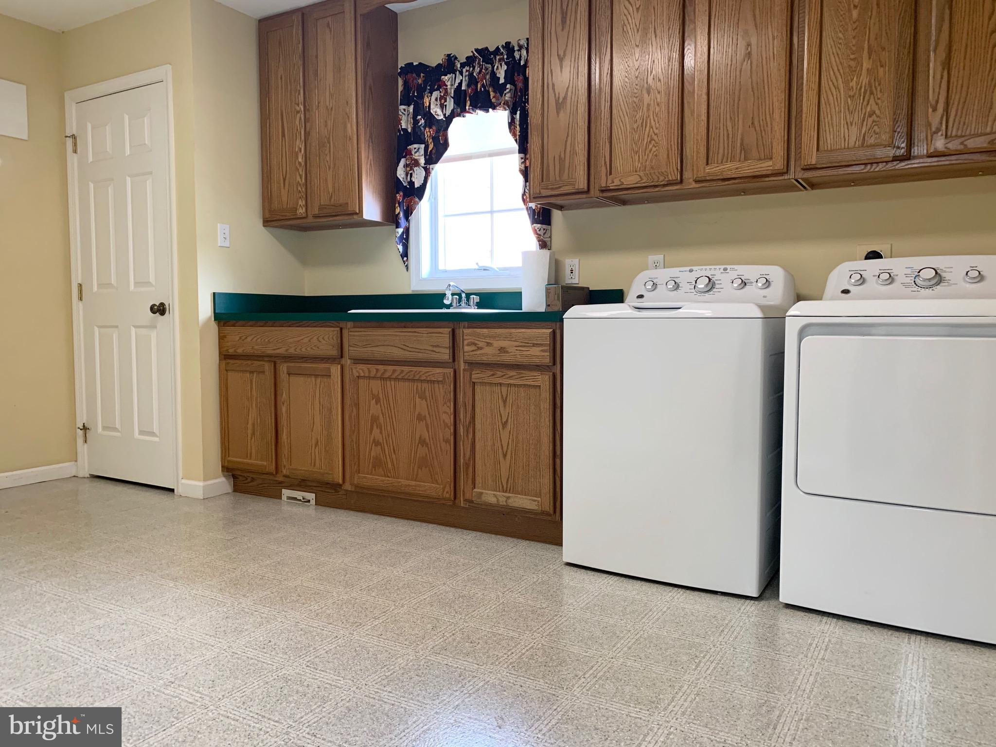 8474 Leeds Manor Road Warrenton, VA 20186 - Photo 18 of 38 mudroom/ laundry room