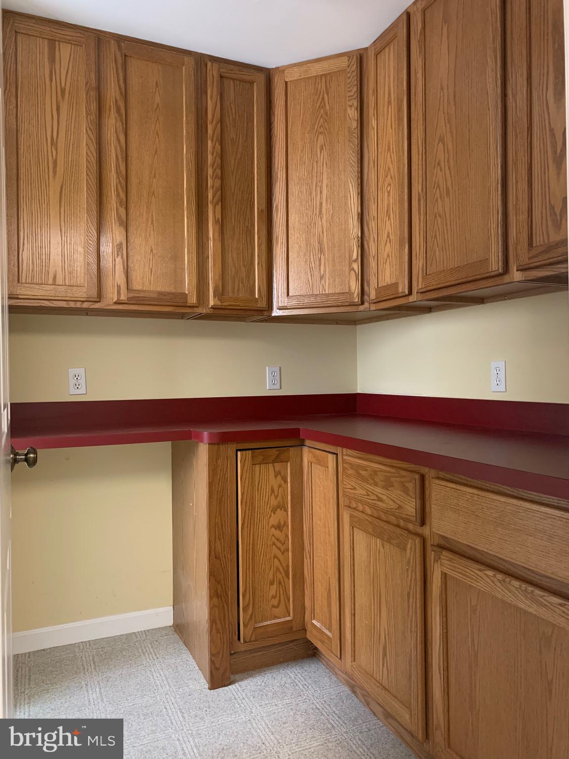8474 Leeds Manor Road Warrenton, VA 20186 - Photo 19 of 38 butlers pantry