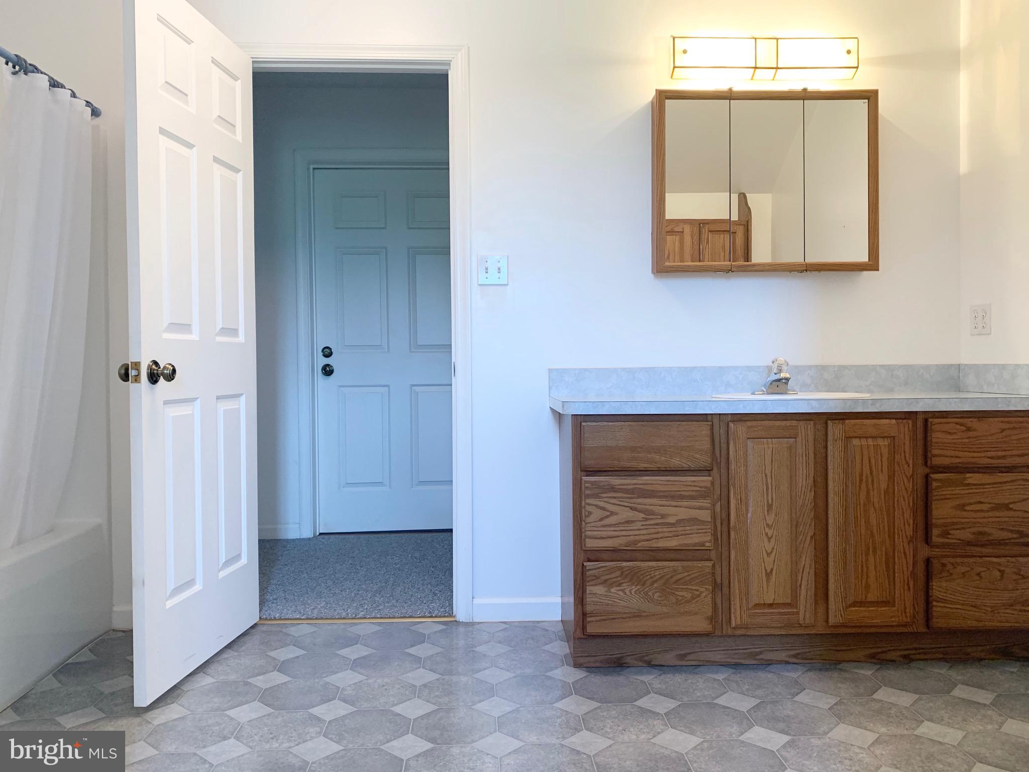 8474 Leeds Manor Road Warrenton, VA 20186 - Photo 25 of 38 upstairs bathroom
