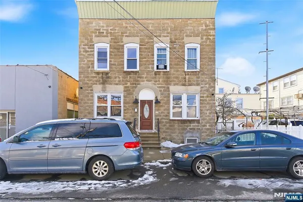 $2,000 | 280 Wilson Avenue, Unit 1R, Kearny, NJ 07032