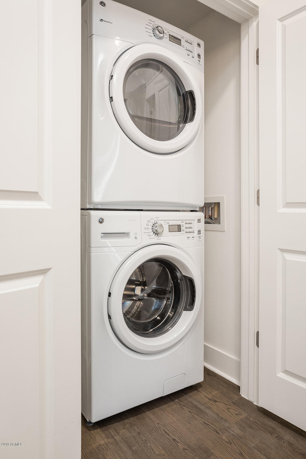 240 West Osborn Road, Unit 5011 Phoenix, AZ 85013 - Photo 6 of 22 Full size washer dryer in unit