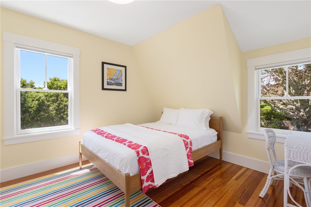 47 Longfellow Road Jamestown, RI 02835 - Photo 28 of 39 3 of 5 queen