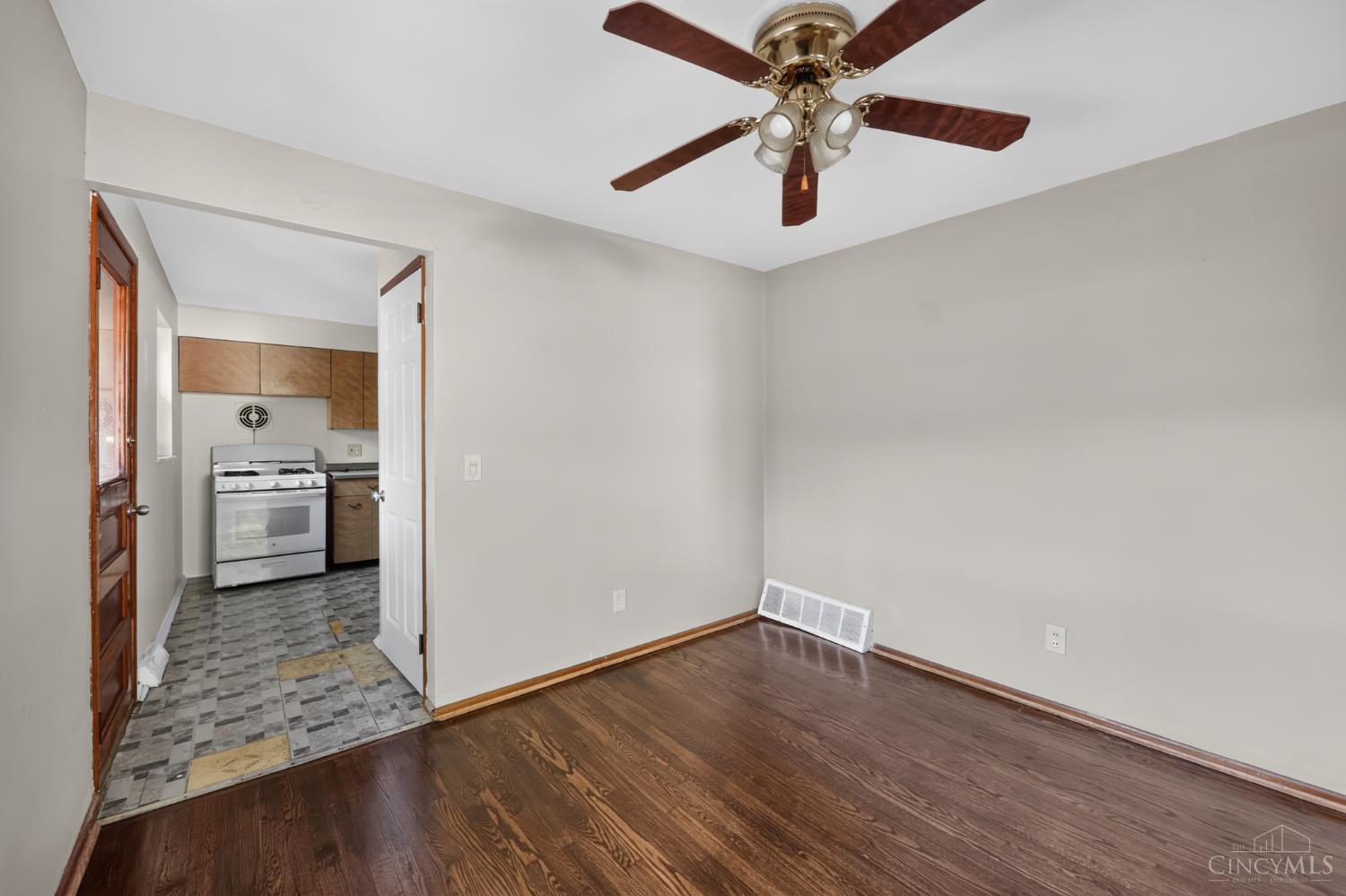 6633 Daly Road Cincinnati, OH 45224 - Photo 14 of 28