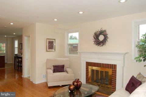 1121 Kalmia Road Northwest Washington, DC 20012 - Photo 4 of 27 Living Room