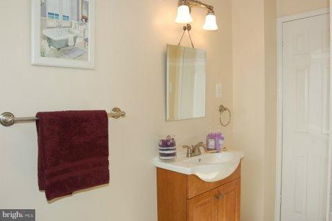 1121 Kalmia Road Northwest Washington, DC 20012 - Photo 9 of 27 Bath