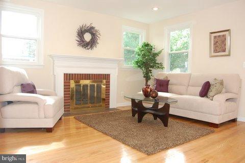 1121 Kalmia Road Northwest Washington, DC 20012 - Photo 10 of 27 Living Room