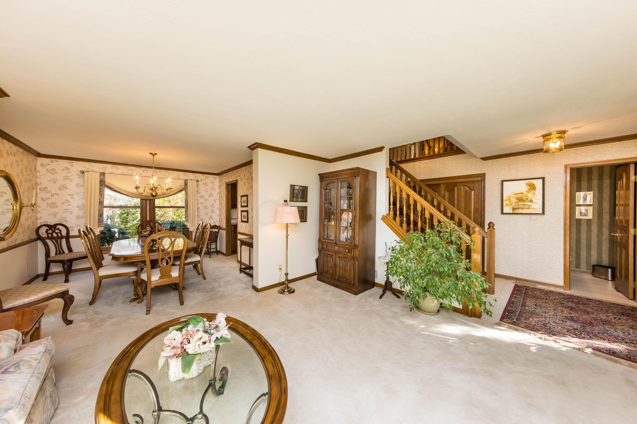 901 Riva Ridge Boulevard Columbus, OH 43230 - Photo 6 of 48 12'6" x 14'10" Living Room