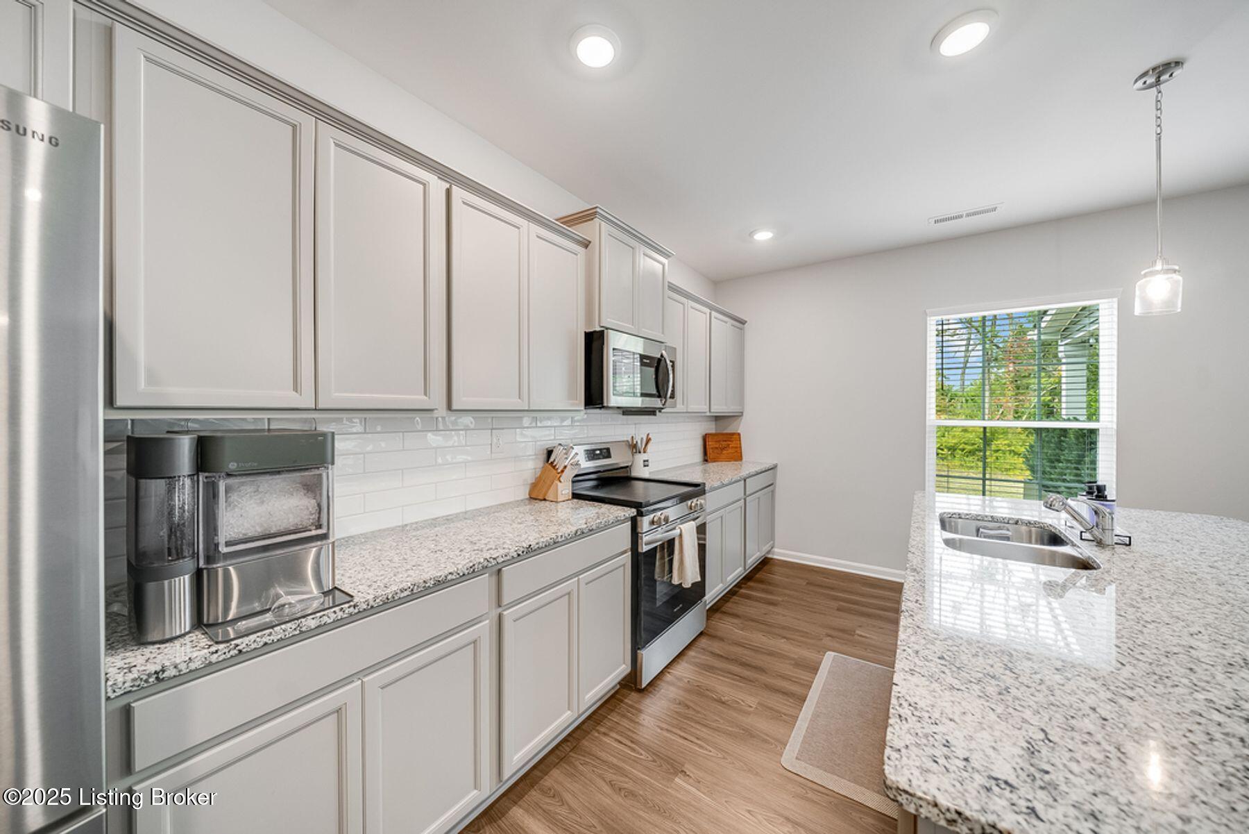 8436 Gateway Run Road Louisville, KY 40229 - Photo 20 of 61 photo_online_019
