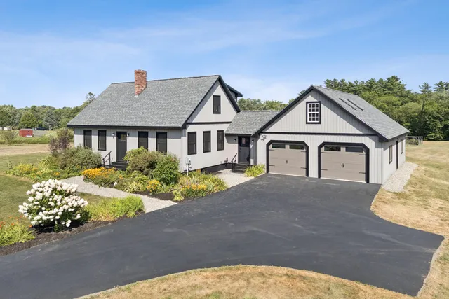 $555,000 | 208 Pleasant Street, Clinton, ME 04927