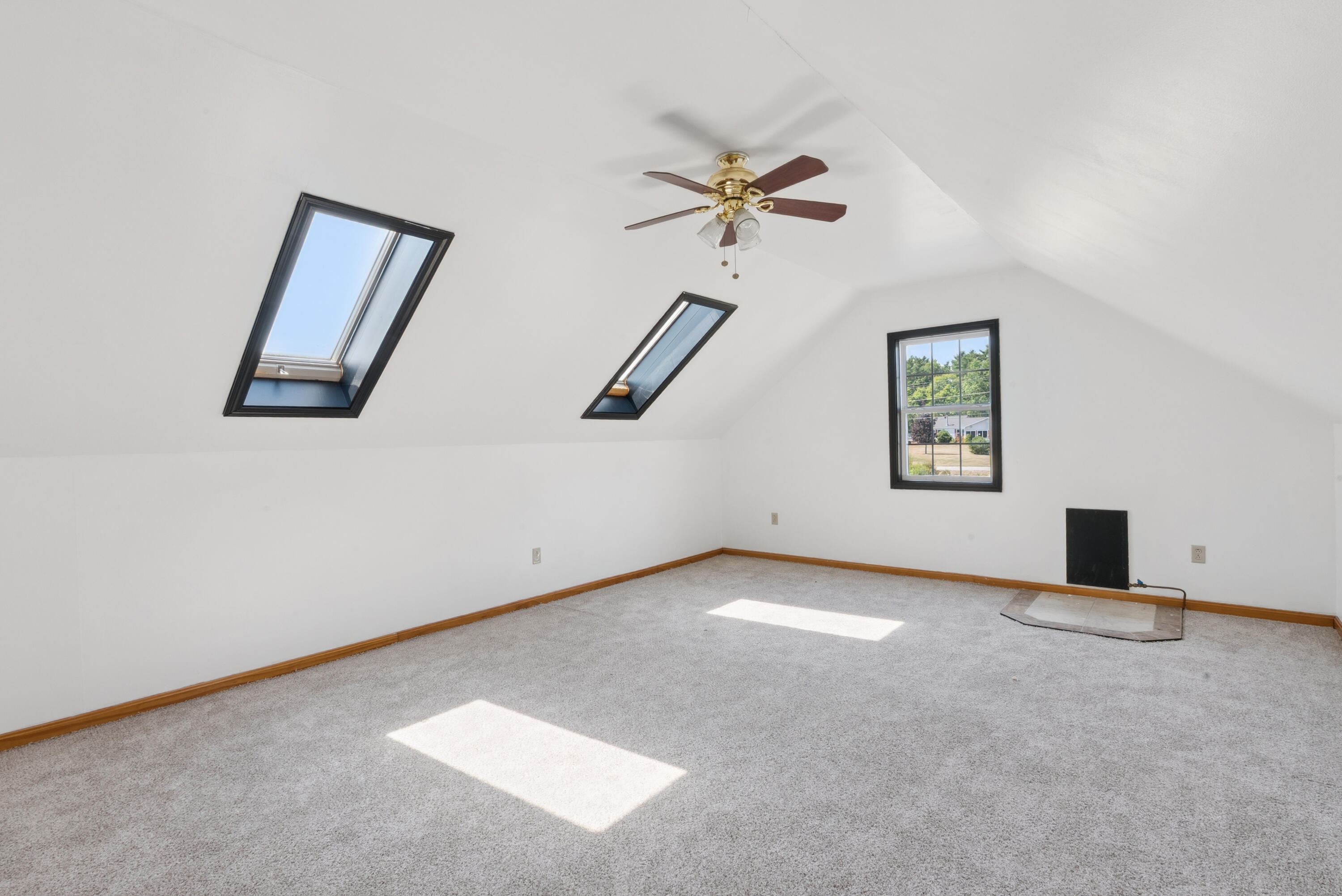 208 Pleasant Street Clinton, ME 04927 - Photo 17 of 61 DSC07563