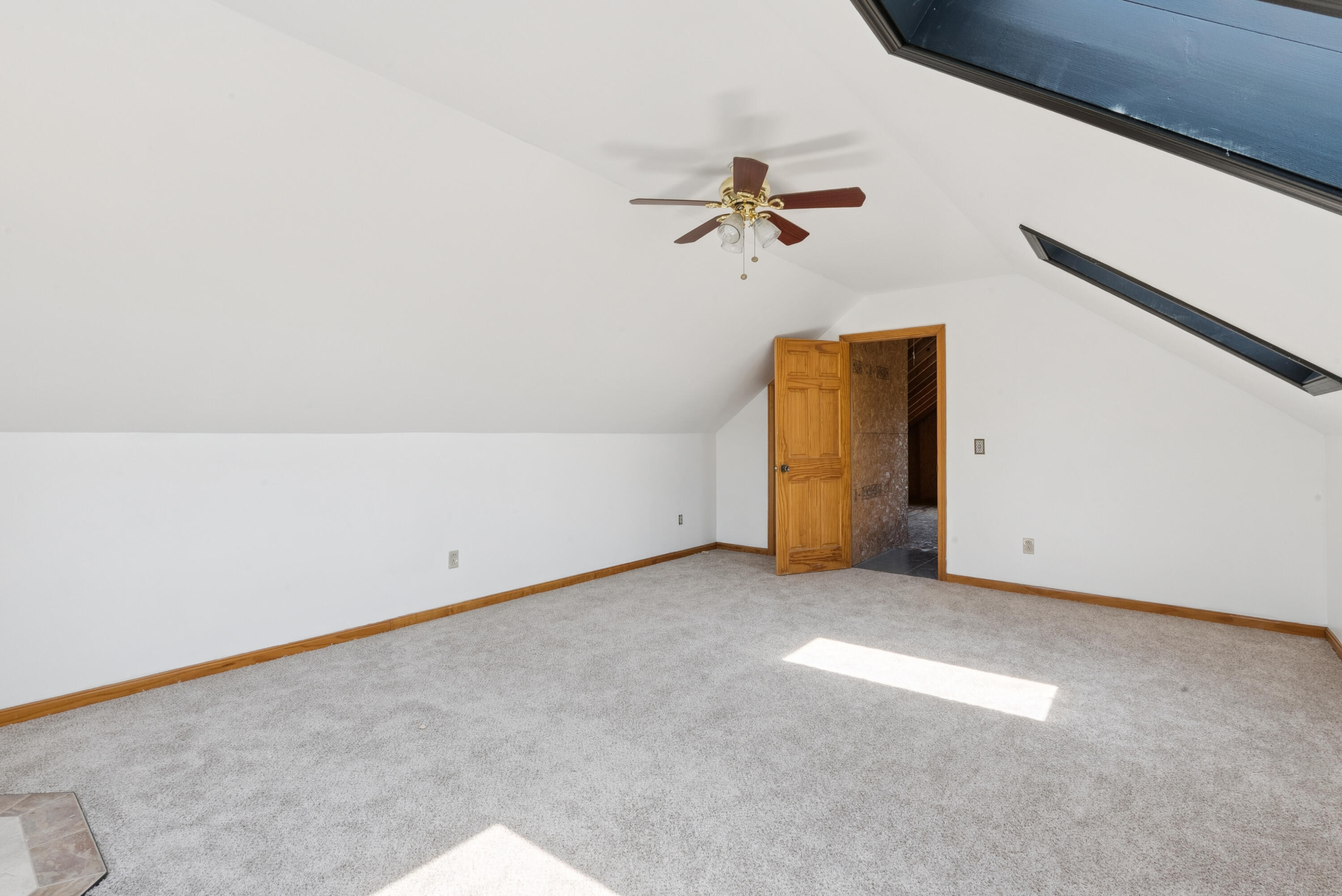 208 Pleasant Street Clinton, ME 04927 - Photo 18 of 61 DSC07568