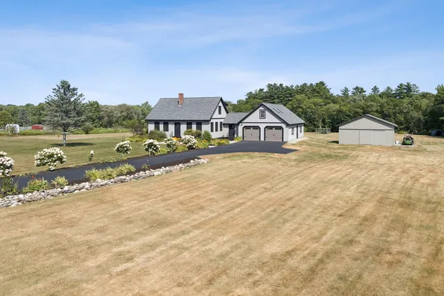 $555,000 | 208 Pleasant Street, Clinton, ME 04927