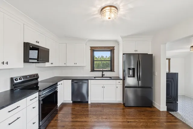 $555,000 | 208 Pleasant Street, Clinton, ME 04927