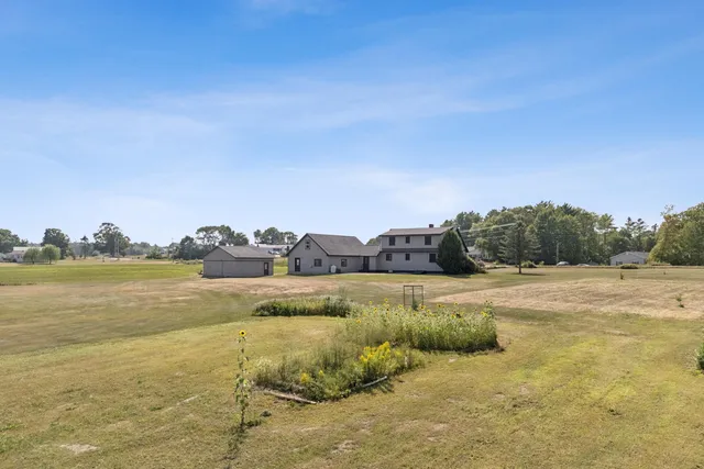 $555,000 | 208 Pleasant Street, Clinton, ME 04927