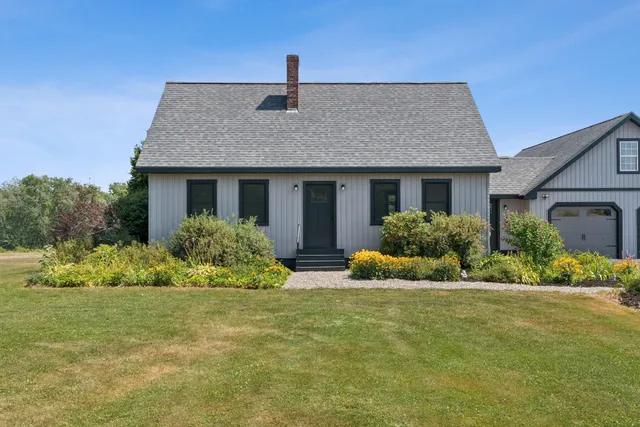 $555,000 | 208 Pleasant Street, Clinton, ME 04927