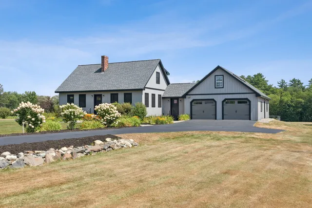 $555,000 | 208 Pleasant Street, Clinton, ME 04927