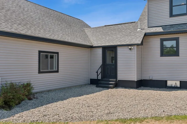 $555,000 | 208 Pleasant Street, Clinton, ME 04927