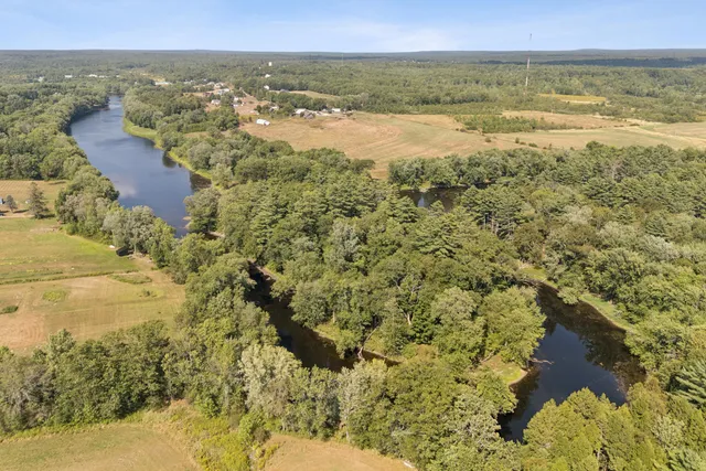 $555,000 | 208 Pleasant Street, Clinton, ME 04927