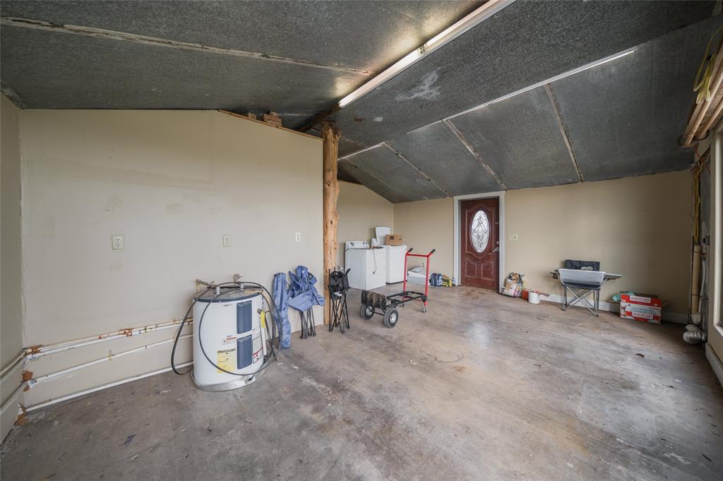 101 South Jacob Lane Winters, TX 79567 - Photo 26 of 38 a view of a room with gym equipment