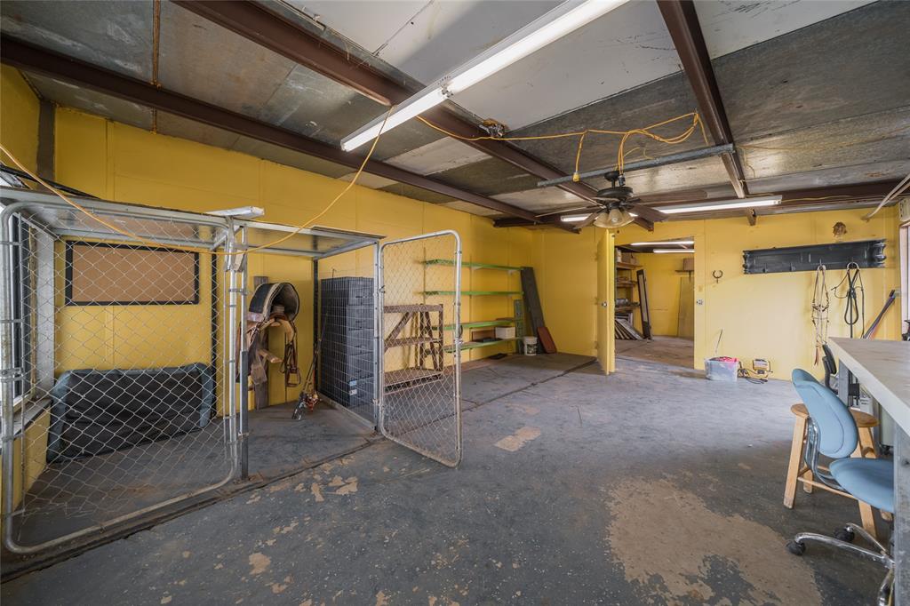 101 South Jacob Lane Winters, TX 79567 - Photo 31 of 38 a view of a garage