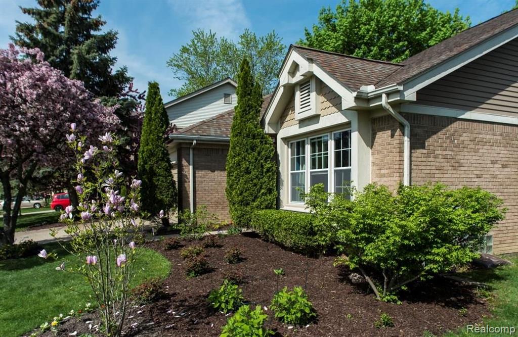 1634 Hillside Lane Rochester Hills, MI 48307 - Photo 8 of 61