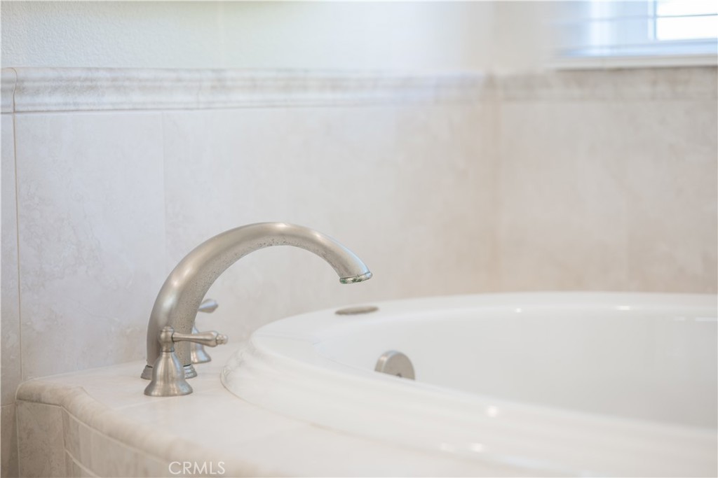 920 Wigeon Way Arroyo Grande, CA 93420 - Photo 21 of 57 a bath tub sitting in a bathroom