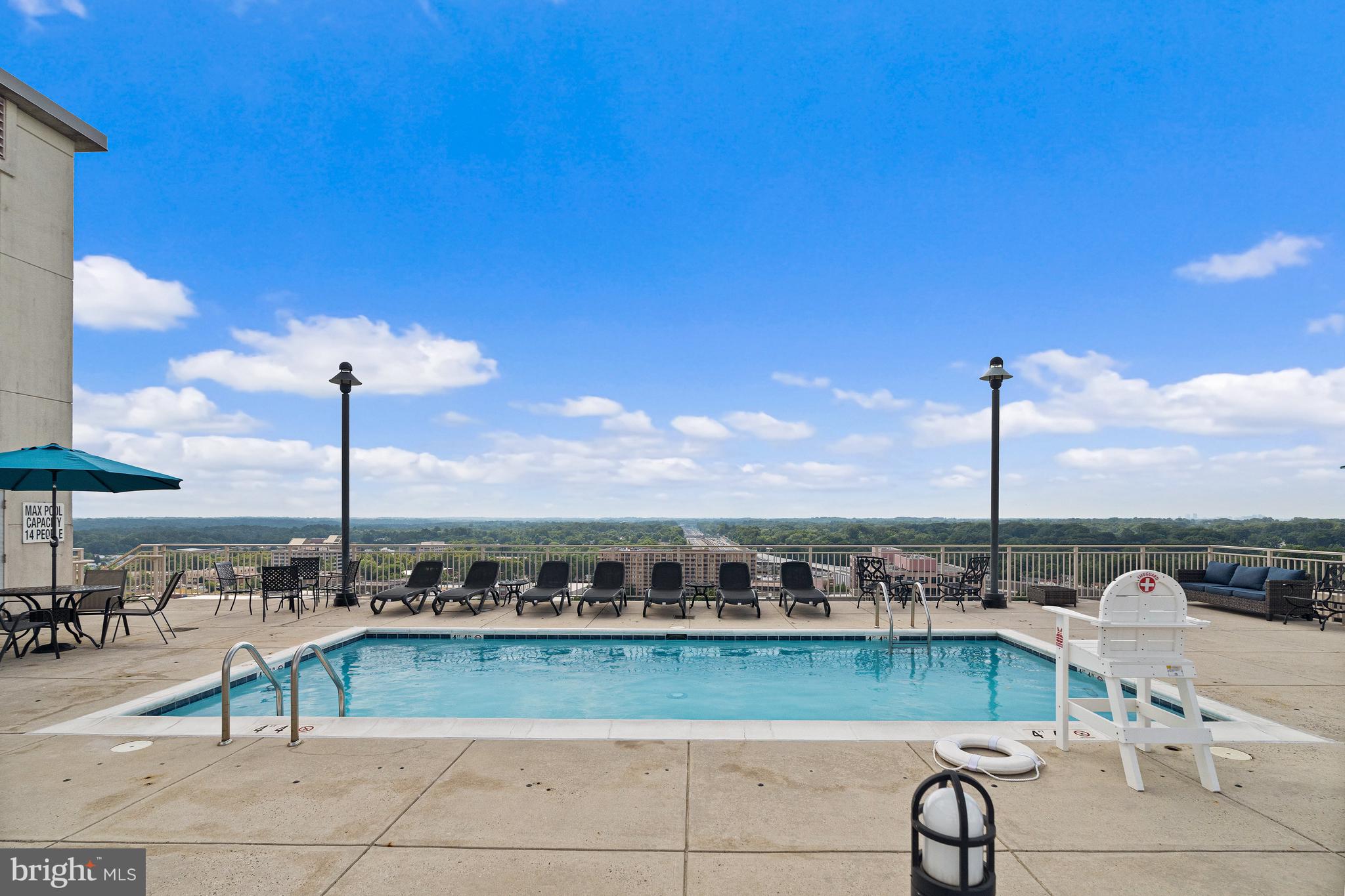 2726 Gallows Road, Unit 712 Vienna, VA 22180 - Photo 37 of 55 a view of a terrace with chairs