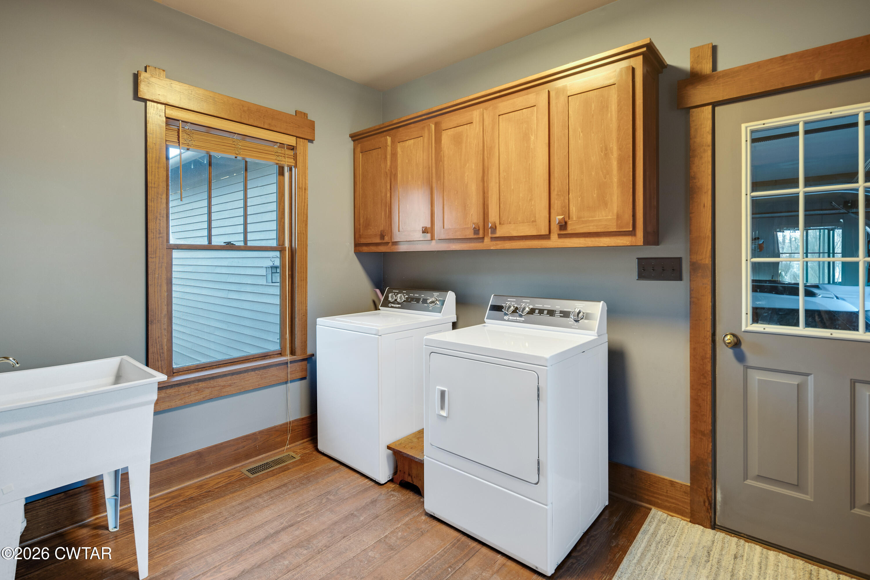 117 Pleasant Hill Road Humboldt, TN 38343 - Photo 23 of 45 a utility room with dryer and washer