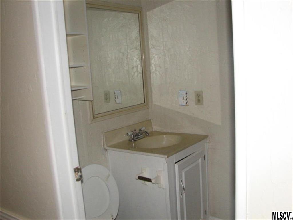 7394 R R H Road Hickory, NC 28602 - Photo 4 of 21 Gallery Image 4