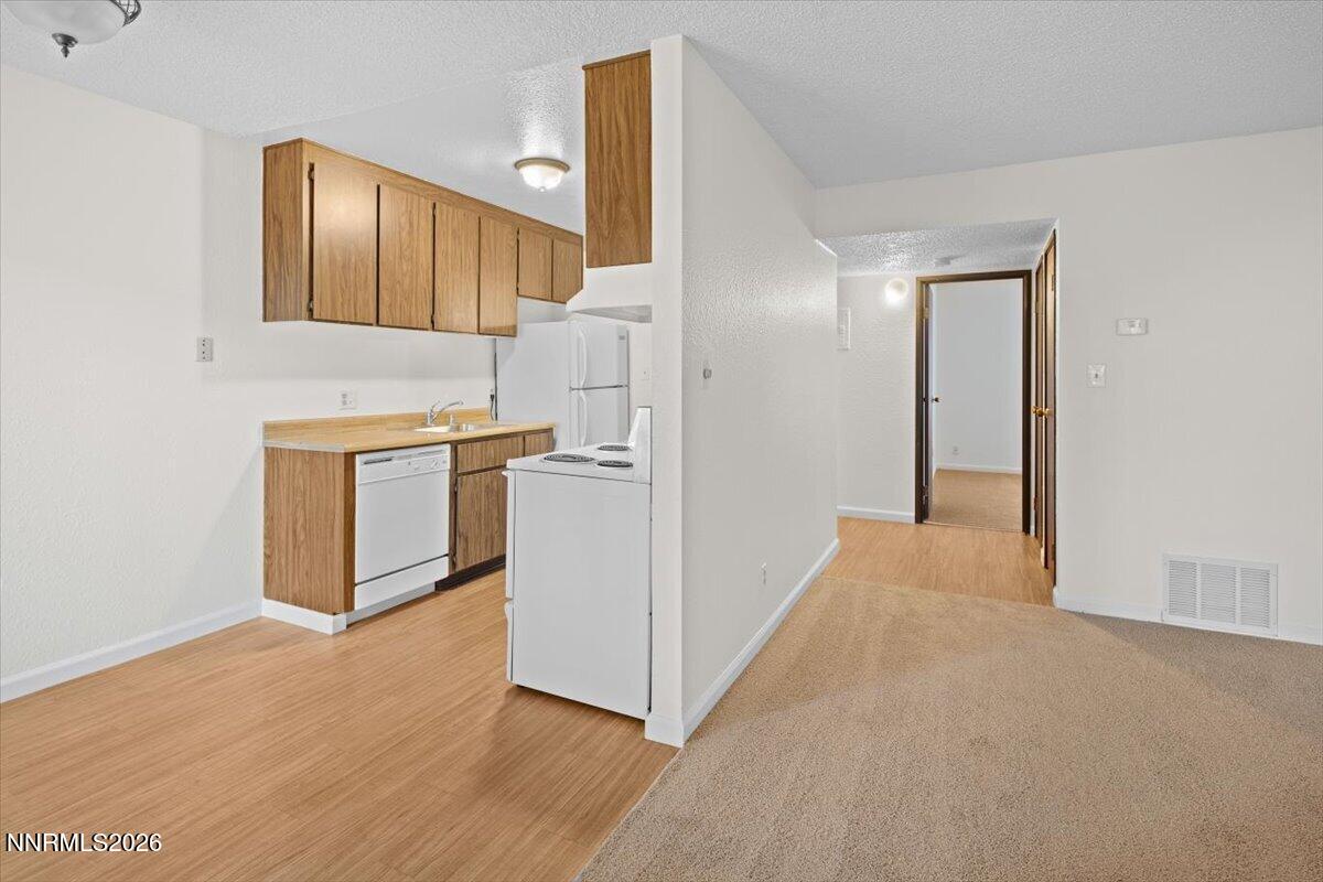 400 South Saliman Road, Unit 25 Carson City, NV 89701 - Photo 13 of 26 kitchen/living