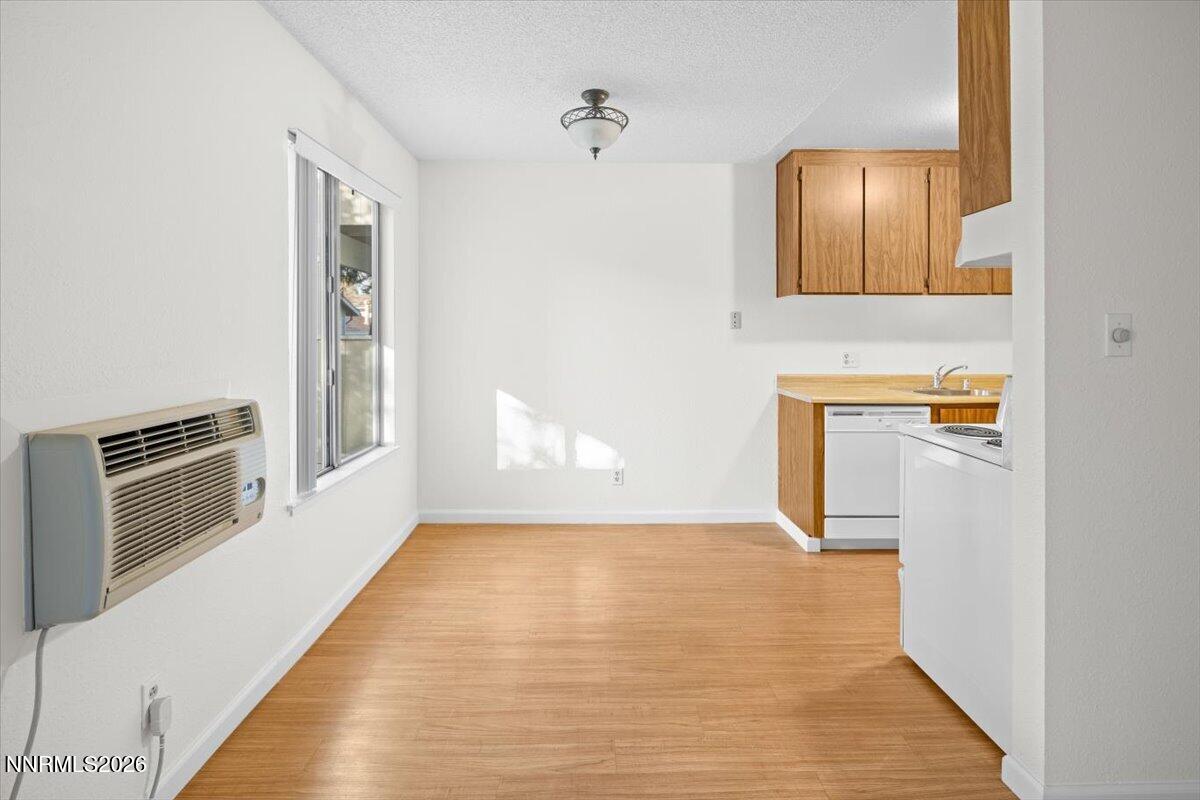 400 South Saliman Road, Unit 25 Carson City, NV 89701 - Photo 7 of 26 dining