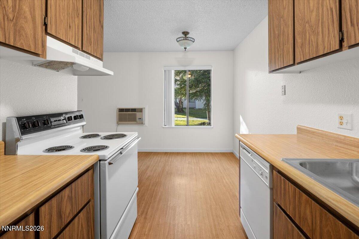 400 South Saliman Road, Unit 25 Carson City, NV 89701 - Photo 8 of 26 kitchen