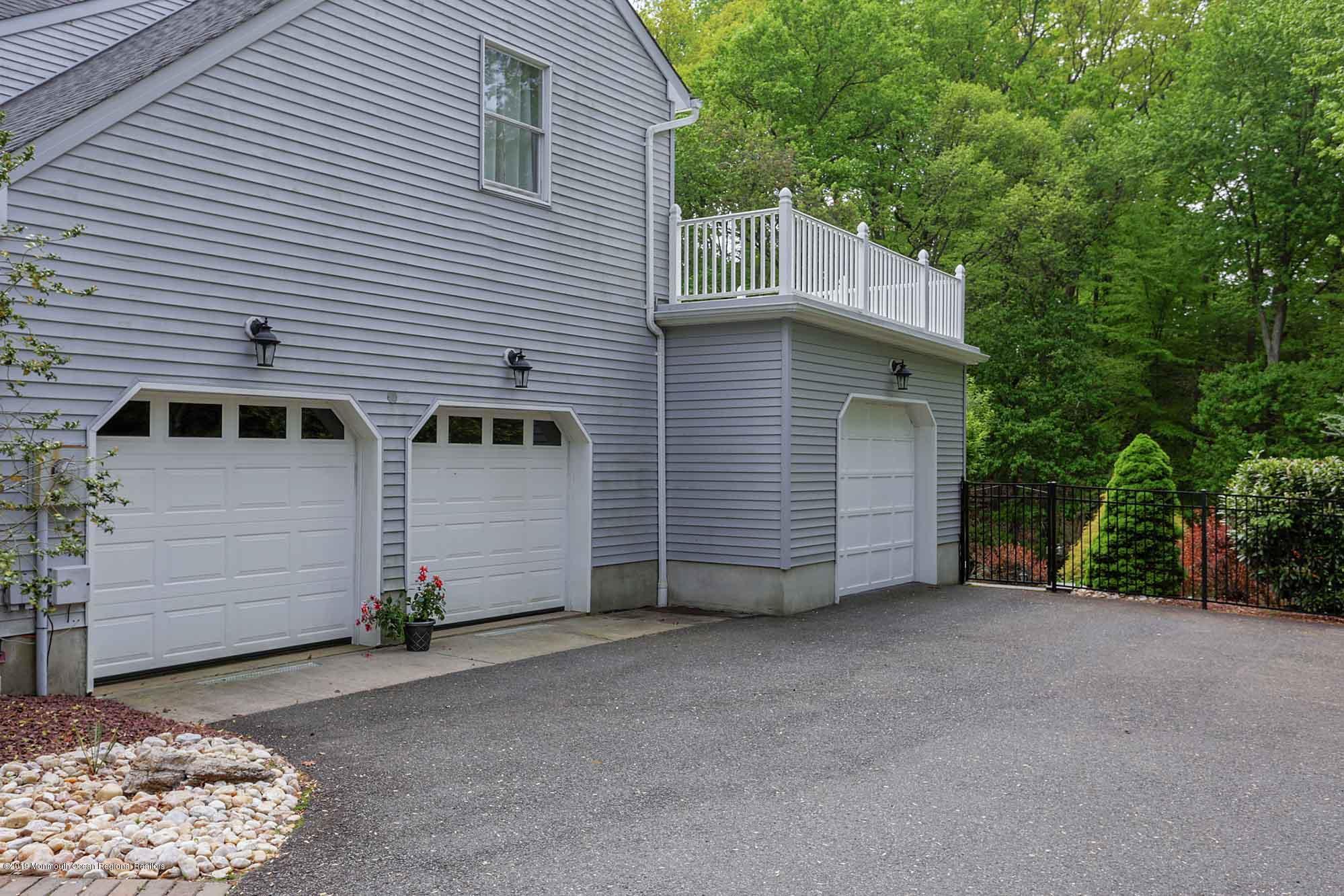 244 Nottingham Road Morganville, NJ 07751 - Photo 3 of 34 garages