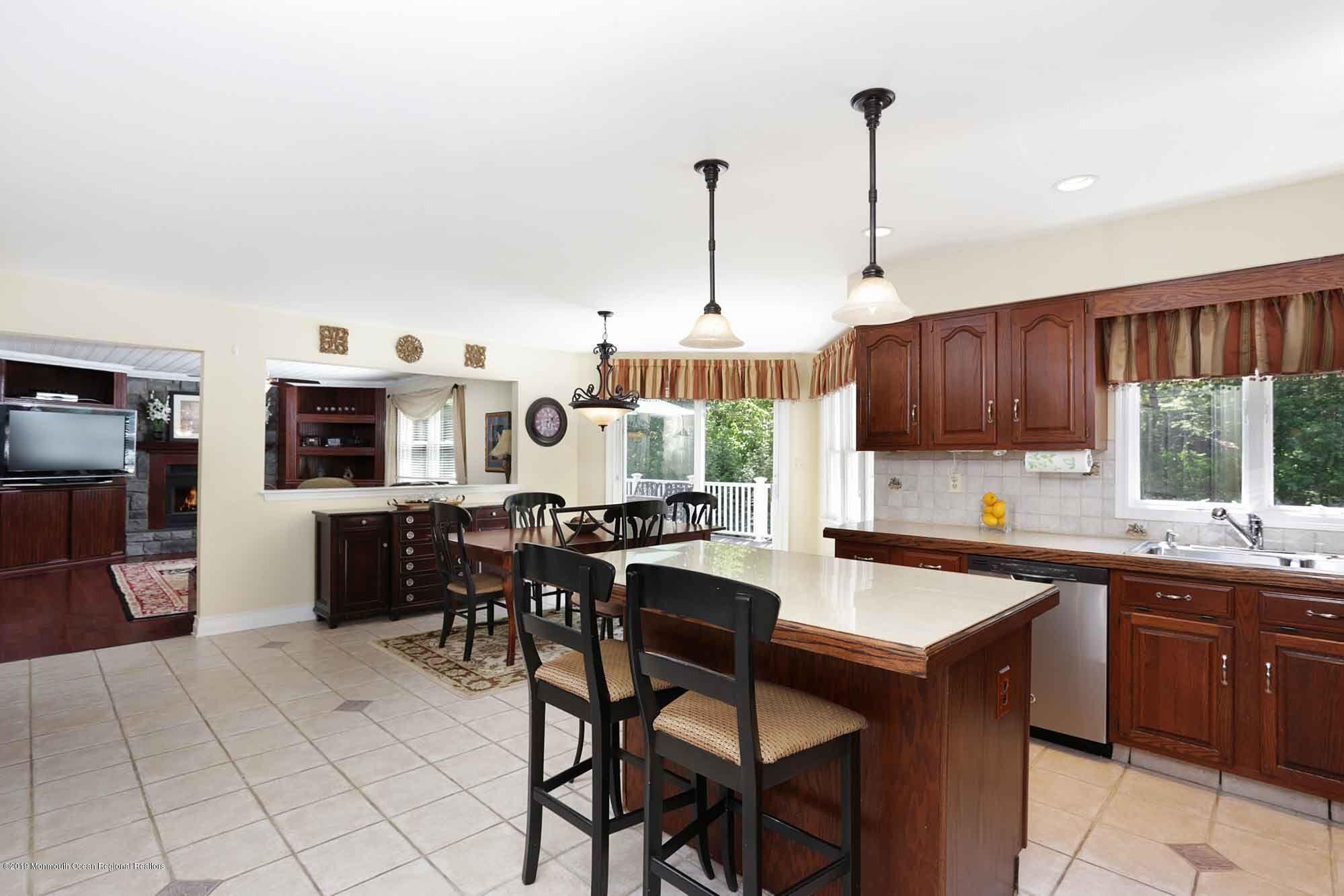 244 Nottingham Road Morganville, NJ 07751 - Photo 8 of 34 rMsqFeUg